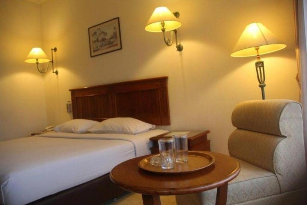 Hotel Parama Пунсак Екстериор снимка