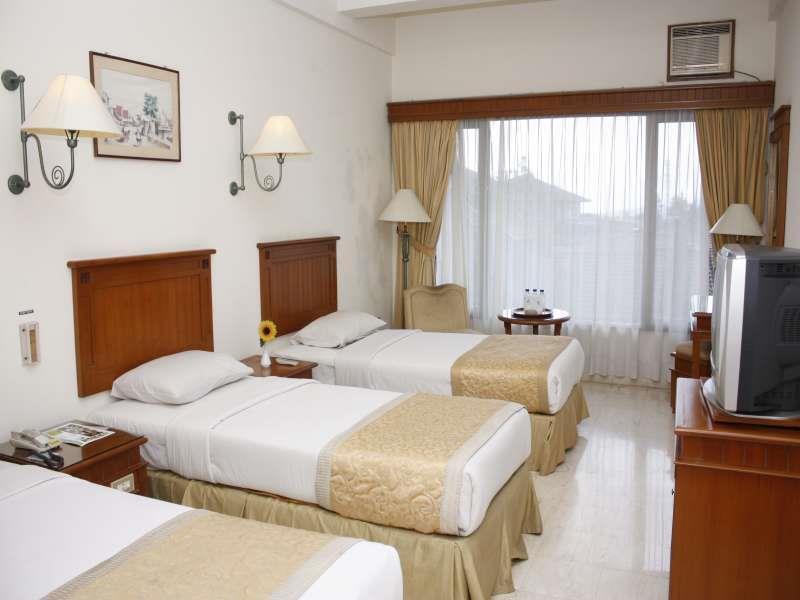 Hotel Parama Пунсак Екстериор снимка