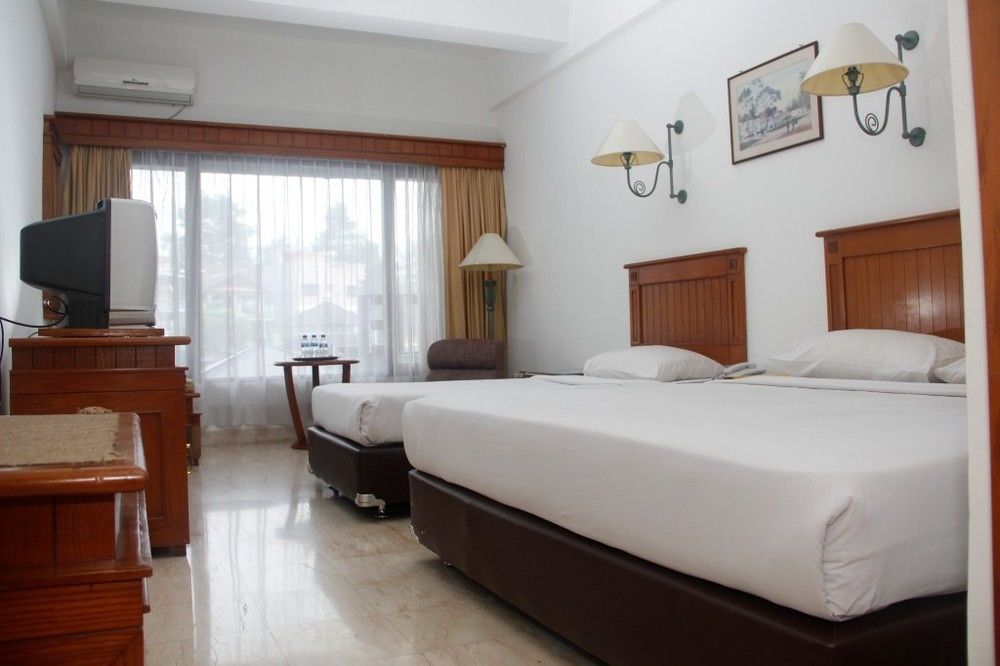 Hotel Parama Пунсак Екстериор снимка