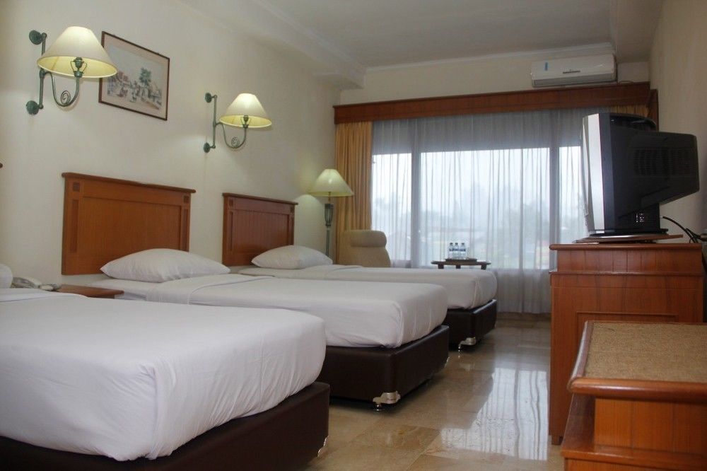 Hotel Parama Пунсак Екстериор снимка