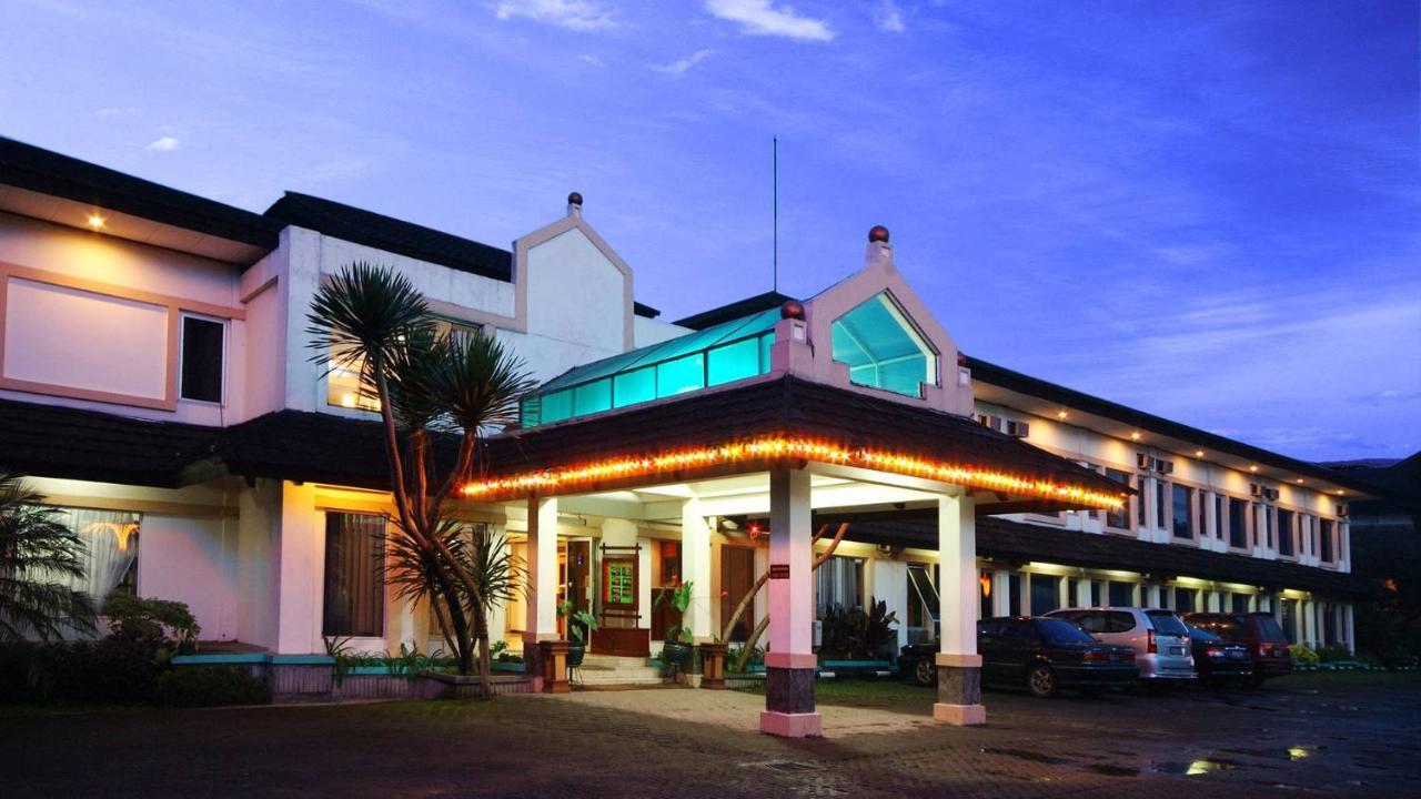 Hotel Parama Пунсак Екстериор снимка